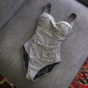 Flattering Ruched Bodice Niptuck Swimsuit Size 6